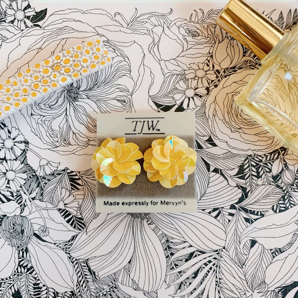 NWT vintage yellow sequin flower earrings